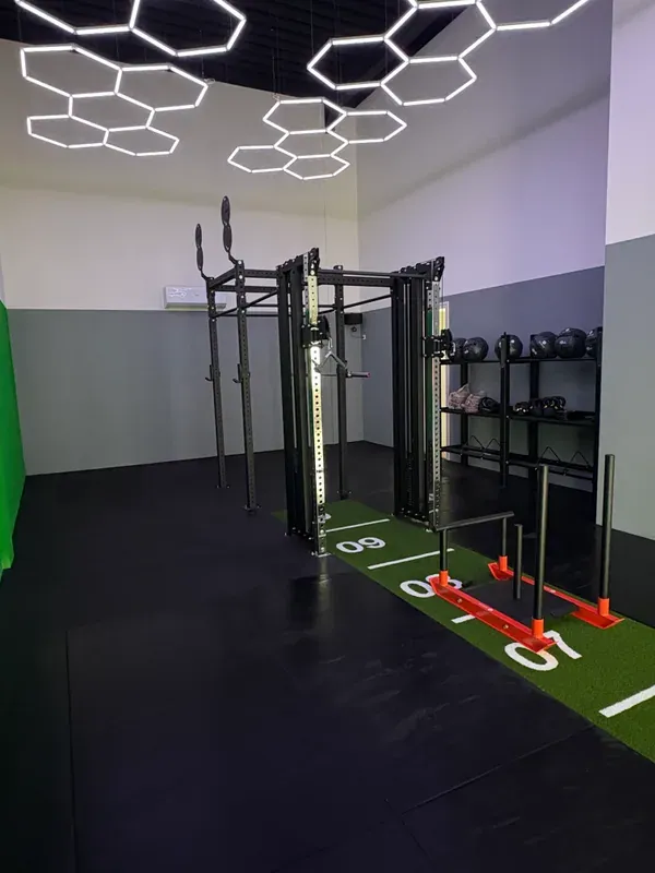 Trainingsruimte met sfeervolle designverlichting